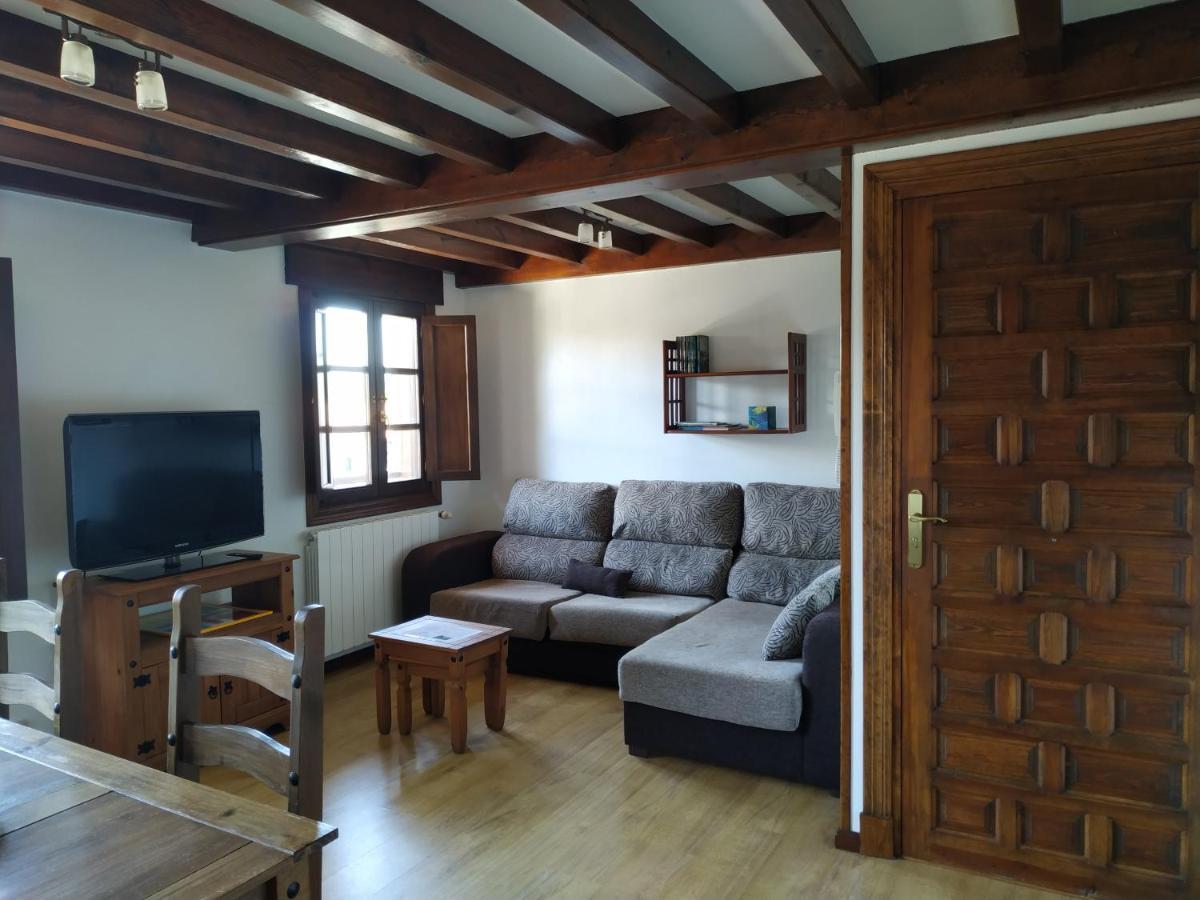 Apartamentos LLave de Santillana Santillana del Mar Exterior foto