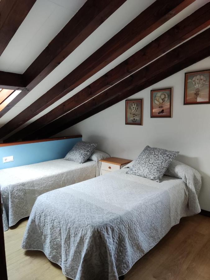 Apartamentos LLave de Santillana Santillana del Mar Exterior foto