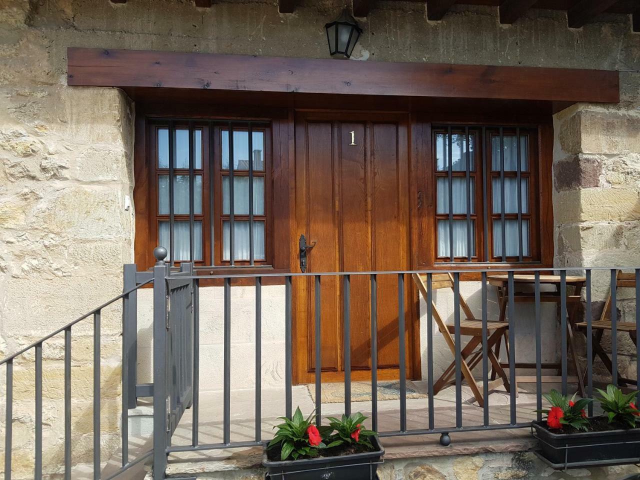 Apartamentos LLave de Santillana Santillana del Mar Exterior foto